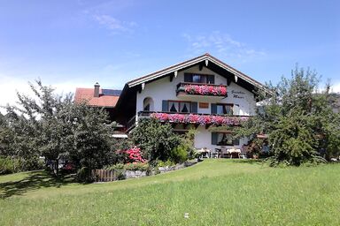 Haus Gehmacher-Maier - Chiemgau Karte - Doppelzimmer mit Balkon und Dusche und WC, 15 qm