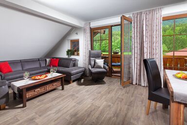 Ferienwohnung Nagerlhof - Ferienwohnung Hochstaufen 92 qm im DG, 2 Schlafzimmer, Balkon