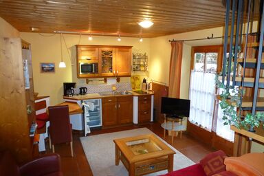 Ferienwohnungen Central inkl. Chiemgaukarte - Ferienwohnung Rösslstube 40qm, Terr., Küche, 1 Schlafz., Wohnz., WLAN, max 3 P.