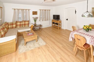 Huberhof Meisham - Ferienwohnung Am Wasserrad Ost, 94qm, 1 Schlafzimmer, Südbalkon