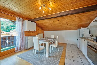 Chiemgautraum - Großzügige Ferienwohnung 72 m², 1-4 Personen, 2 Schlafzimmer, WLAN, Balkon