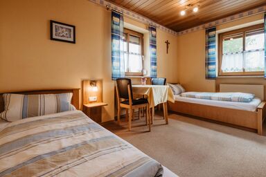 Gäste-Haus Rösch - Zweibettzimmer mit eigenem Bad