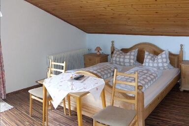 Pension Sonnenhof - Mehrbettzimmer mit Balkon