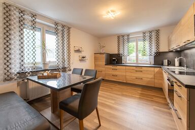Ferienwohnung Putzer - Ferienwohnung 90qm im Erdgeschoss mit Wintergarten