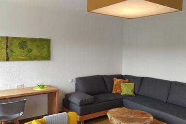 Weinbau Ferienwohnungen Familie Neubert - Ferienwohnung junge Rebe (73 qm) mit 2 Balkonen (Süden und Südosten)