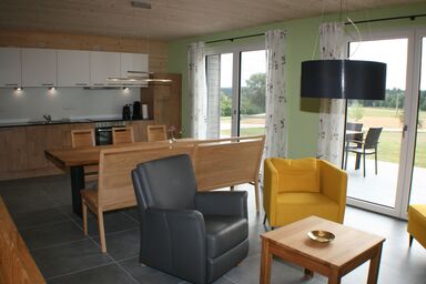Ferienhof Waldblick - Ferienwohnung Wiesengrund (86qm im EG) mit zwei Terrassen und freiem Blick über Wiesen und