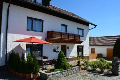 Haus "Marie" - Ferienwohnung mit großem Garten und Terrasse