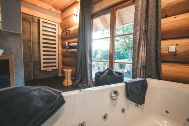 Landhaus Auszeit - Gemütliches Ferienhaus mit Whirlpool, Blockhaussauna und Terrasse
