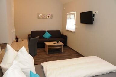 Landgasthof und Pension "Zum Löwen" - Doppelzimmer mit kleinem Kühlschrank