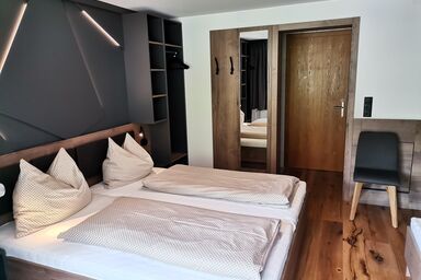 Haus Tuklar - Doppelzimmer Nr. 11 mit  Balkon