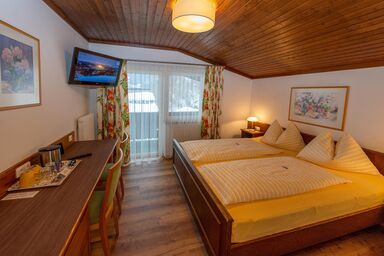 Pension Haffner - Komfort-Doppelzimmer mit Dusche, WC, Balkon