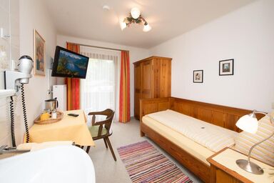 Pension Haffner - Einzelzimmer mit fl. Wasser, Balkon