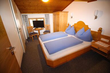 Ferienwohnungen Kleinhoech - Doppelzimmer mit Dusche, WC, ohne Frühstück