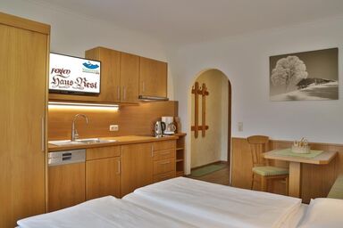 Haus Resi - Renate Obermoser - Apartm. Typ 6- WohnSchlazimmer mit Küche, DU/WC