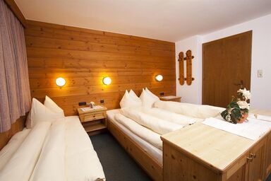 Haus Ria - Dreibettzimmer