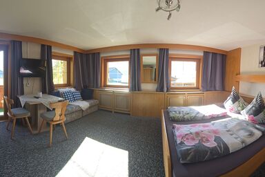 Selbstversorger Unterkunft Zoller - Panorama Stube mit separaten Gemeinschaftsküche