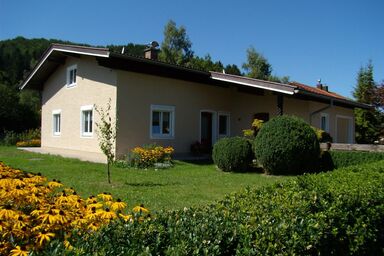 Ferienhaus mit Garten, Grill und Terrasse