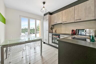 Why not à 5 mns de Sion