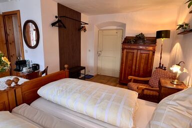 Dreilindenhof - Gute Kammer - Doppelzimmer Dusche/WC, TV
