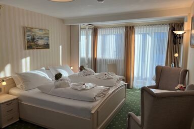 Pension Seeblick - Doppelzimmer mit Dusche/WC und Balkon Ostseite