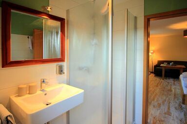 Gästehaus Alpin - inkl. Chiemgau-Karte - Doppelzimmer Gartenseite Erdgeschoss 20 qm