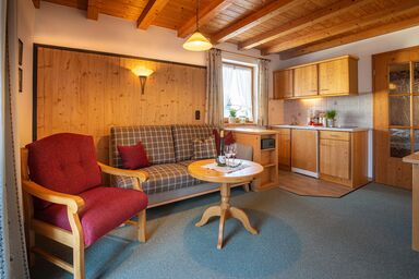 Ferienwohnungen Schausbreitner inkl. Chiemgaukarte - 5 Ferienwohnung Typ B 37 qm, Balkon, 1 Schlafzimmer, 1 Wohnzimmer, max 2 P, WLAN