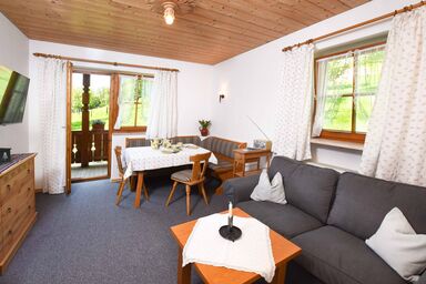 Leiterhof inkl. Chiemgaukarte - Ferienwohnung Vroni 50qm, Balkon, Küche, 1 Schlafzimmer, Wohzimmer, max 2 Pers.