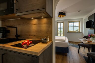 Hubertus Appartements - Chiemgau Karte - Appartement 4 Rauschberg bis 2 Personen, kleine Küche, 32 qm