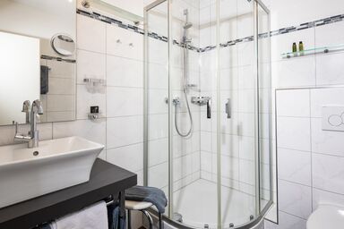 Hubertus Appartements - Chiemgau Karte - Appartement 1 Kienberg bis 3 Personen, Küche, Schlafzimmer, 52 qm