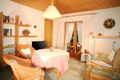 Gästehaus Gschwendtner - Chiemgau Karte - Ferienwohnung 3 für 2 Personen mit Balkon, 40 qm, Wohnküche, 1 Schlafzimmer