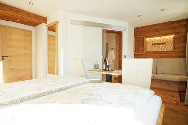 Schneider-Hof inkl. Chiemgaukarte - Nr. 4 Doppelzimmer mit begehbarer Dusche und WC, TV, Balkon, WLAN