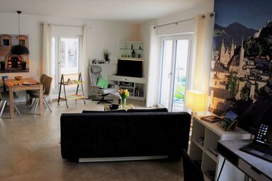 Ferienwohnung Salzburg - Zentral gelegene Neubauwohnung mit sonnigem Balkon, Lift und Tiefgarage, 60 qm