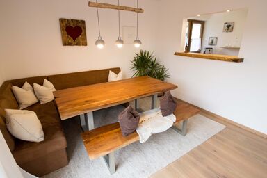 Ferienwohnung Lorenz inkl. Chiemgaukarte - Ferienwohnung Rauschbergblick 96qm, Balk.,2 Schlafzimmer, WLAN, 3P.,Hunde erl.