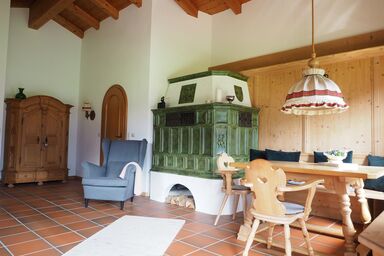 Ferienwohnung Leo - Ferienwohnung Leo, 65qm, 1. OG, 2 Schlafzimmer, Kachelofen, großer Balkon