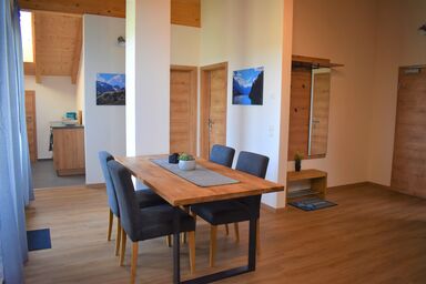 Ferienwohnungen Rosenheim - Pang - Ferienwohnung Wanderlust mit 2 Schlafzimmern, Küche, Dusche/WC und Loggia