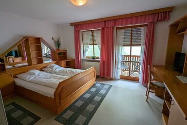 Cafe-Bäckerei-Pension Weigl - Doppelzimmer Nr.5 mit kostenfreiem WLAN