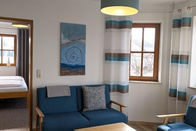 Weinbau Ferienwohnungen Familie Neubert - Ferienwohnung Muschelkalk (50 m²) mit Balkon nach Südwesten