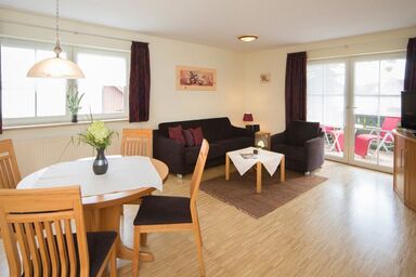 Kur & Golf - Ferienwohnungen Wattenbach - Ferienwohnung mit sonnigem Balkon und Blick ins Grüne