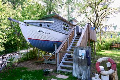 Baumschiffhotel am Waldbad - Baumschiff Moby Dick