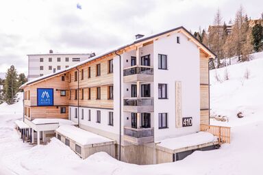 für bis zu 8 Personen + Hot Tub - für 4 Personen .13