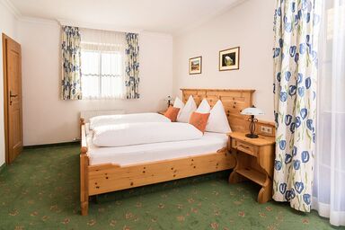 Bauerndörfl Rindereben - Karlhöhe mit Zirbenholz