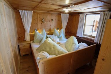 Biobauernhof Gehrnerhof Warth am Arlberg - Appartement mit Balkon Herzblatt B