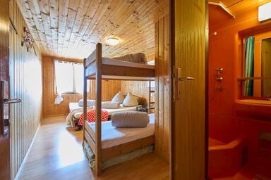 Neuhornbachhaus - Vierbettzimmer mit Dusche - erster Stock