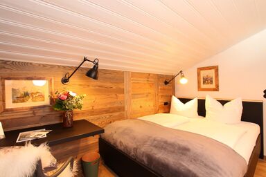 Landhaus Bromm - Doppelzimmer Alpenliebe mit Dusche, WC, "10"