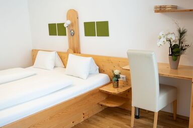 Pension Fischinger - Doppelzimmer mit Balkon, Dusche, WC