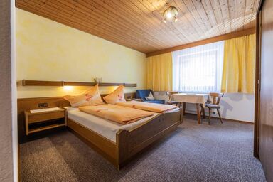 Haus Sarah - Doppelzimmer Silvia, Dusche, WC, Komfort