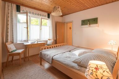 Kleinhofers Himbeernest - Zimmer 5 | Naturfarbiges Herzerl (3-5 Nächte)