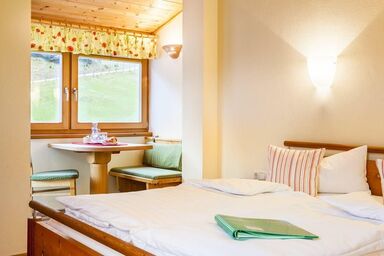 Bio-Berggasthof Bachrain - "Trattberg Suite" mit Dusche, WC, Balkon