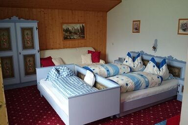 Neumaierhof - Dreibettzimmer mit Dusche, WC