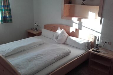 Gästehaus Obererlacher GmbH - Doppelzimmer, Dusche oder Bad, WC, Erdgeschoß/Part